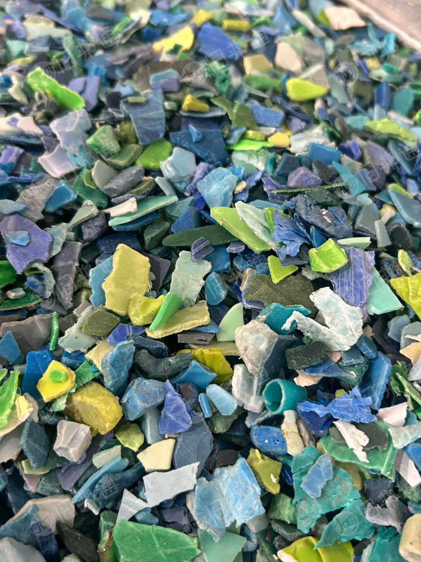 出售盐漂PP破碎料，青蓝色丙破碎料，过材质机，大量生产