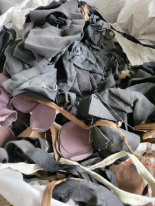 长期出售涤纶废布，涤纶边角料，现货几十吨