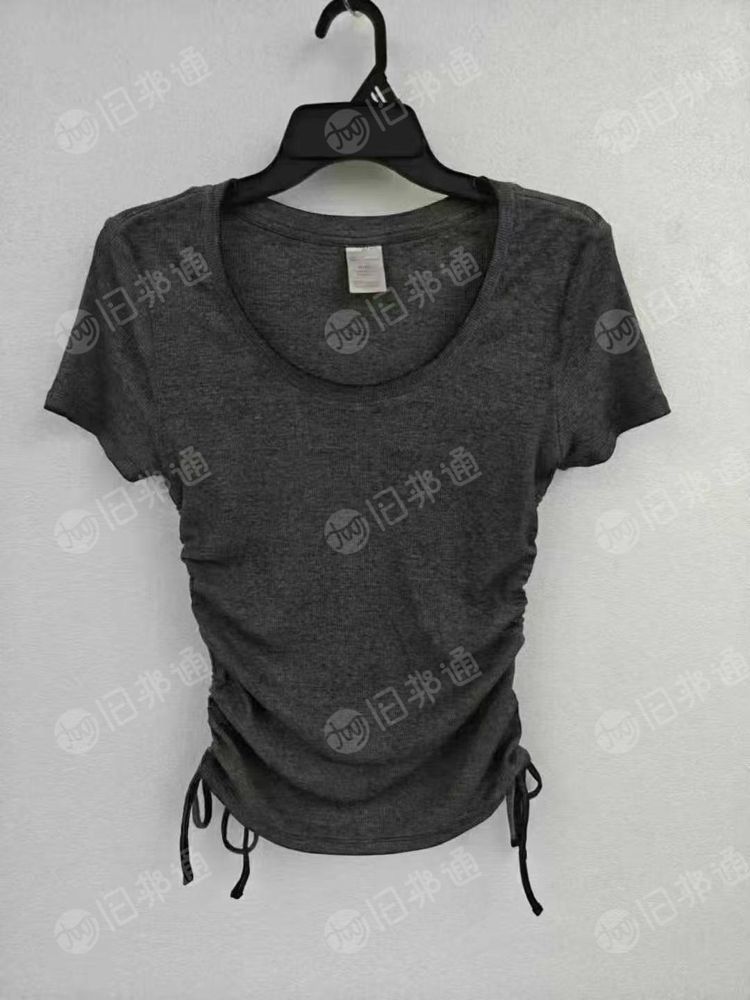 出售库存衣服，库存服装，短袖衣服，现货十七万件