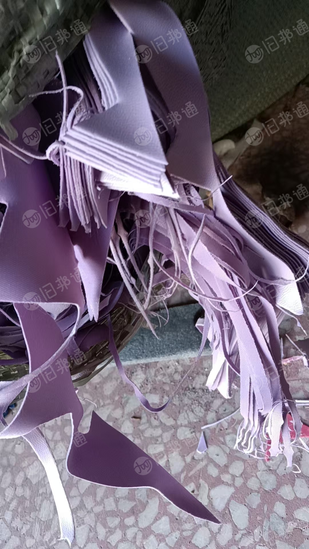 长期出售箱包厂下来的pvc皮革，pvc皮革边角料，现货100多吨