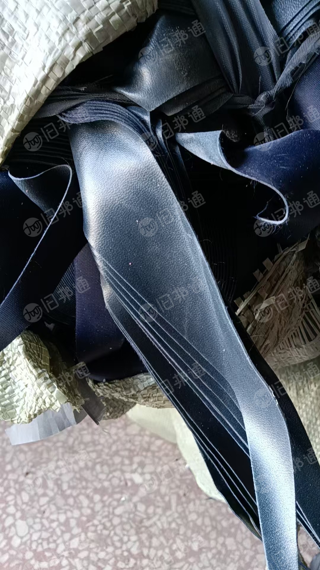 长期出售箱包厂下来的pvc皮革，pvc皮革边角料，现货100多吨