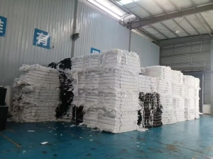 长期出售吸音棉边角料，隔音棉边角料，PP复合PET,月供20-30吨，货在湖北孝感