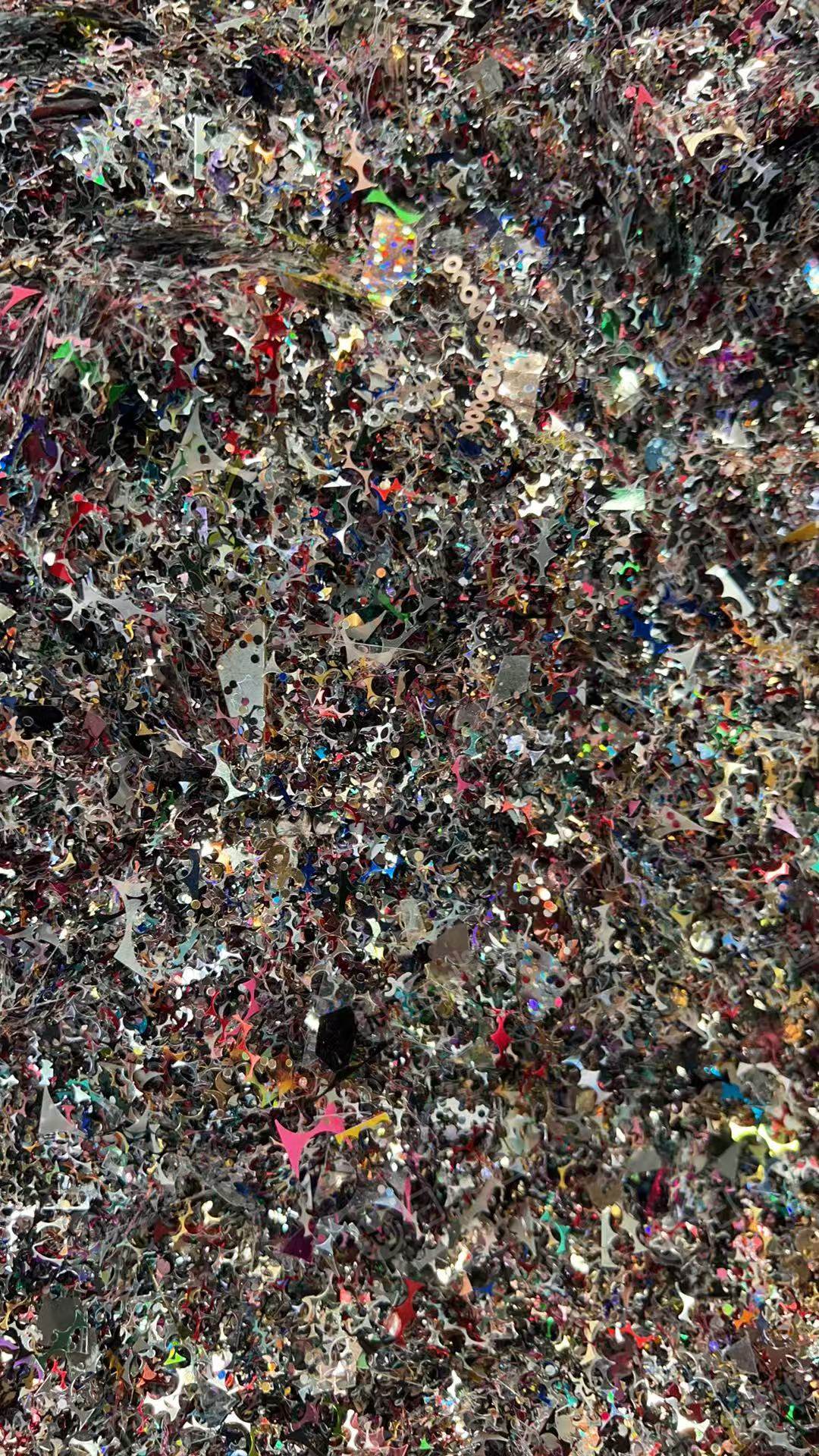 大量采购绣花厂下来的pet冲件，pet亮片料，用来清洗用