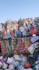 出售涂料桶压块，带铁的，月供30吨