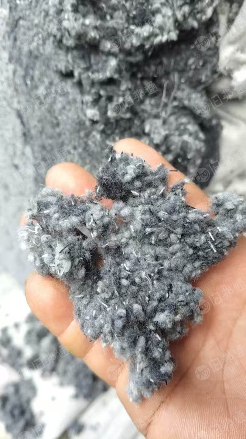 长期出售织布厂下来的废毛，毛毛料，磨毛料，可以当燃烧料，也可以做纸，现货有几十吨