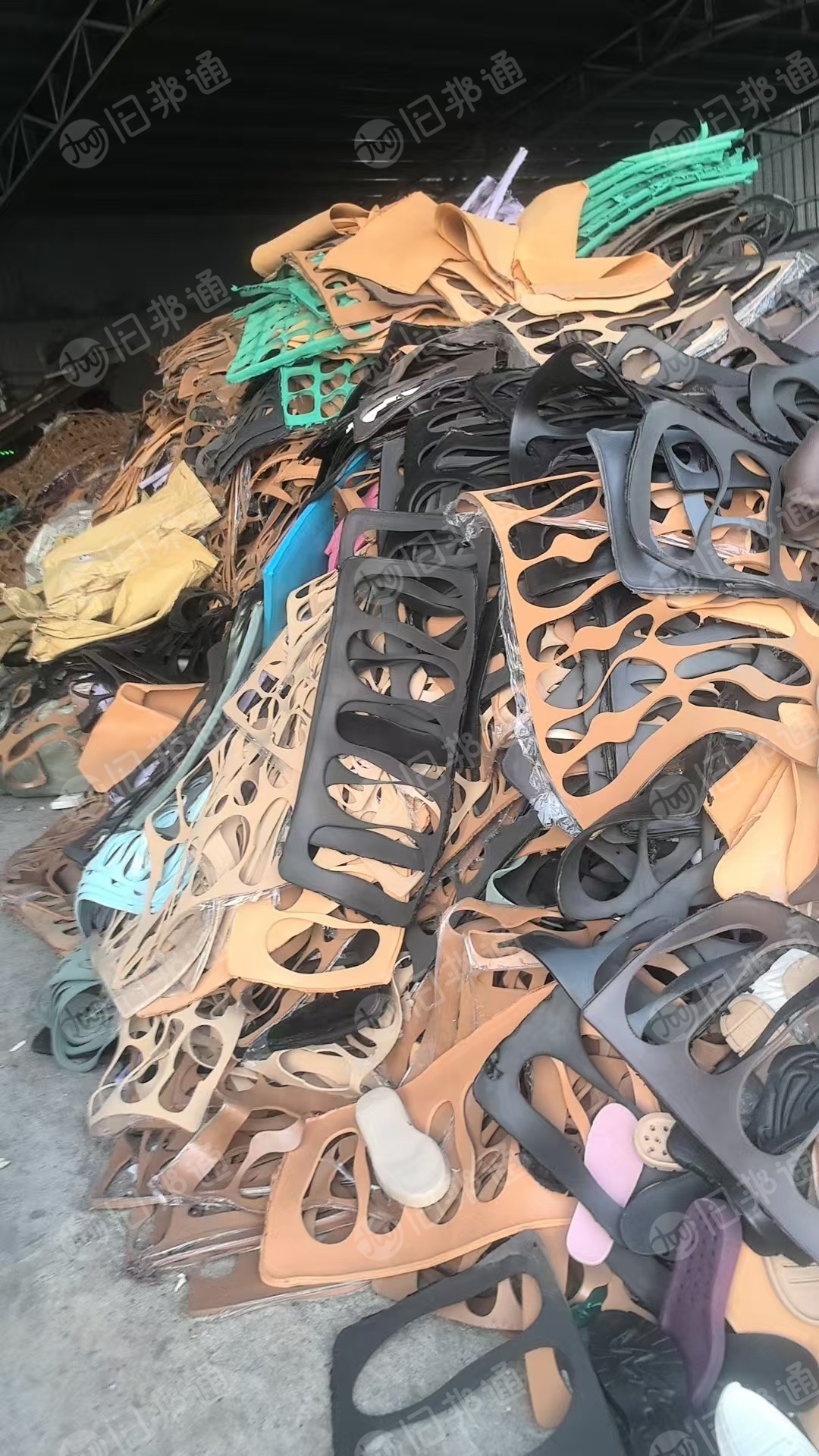 出售eva毛毛虫颗粒，鞋底料做的，月供200吨