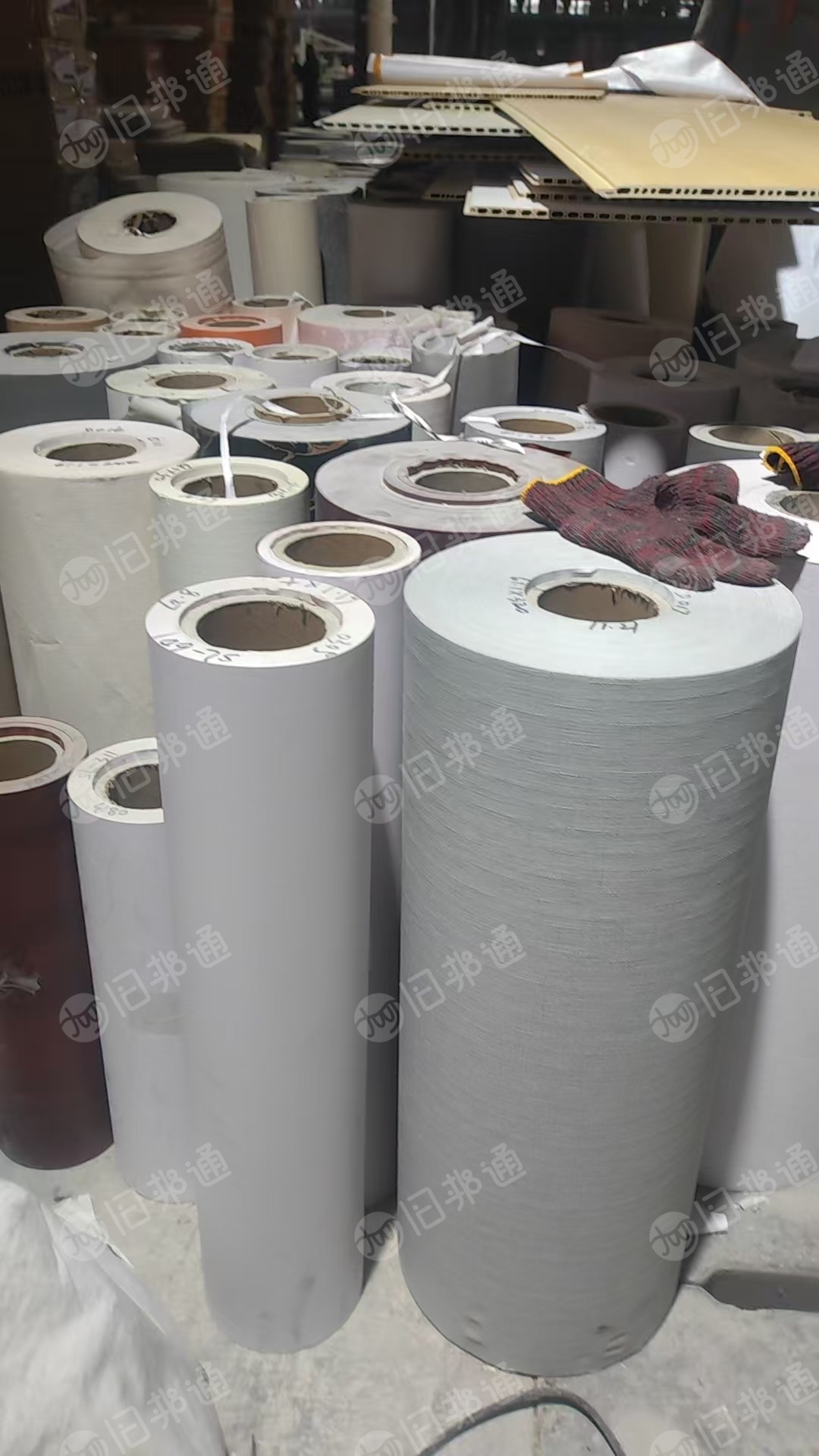 出售PVC墙纸毛料，卷的跟压块料都有