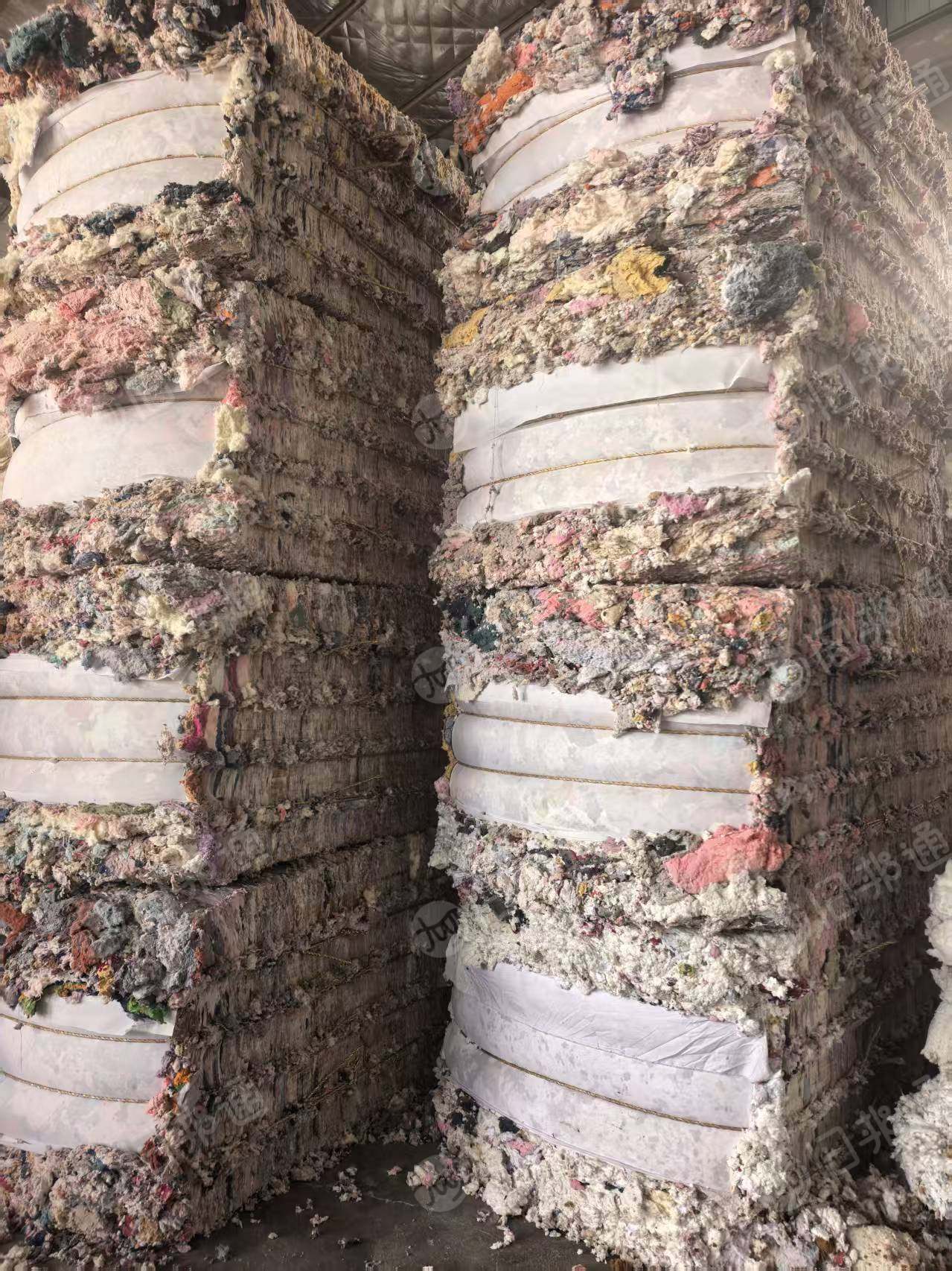 长期出售涤纶花毛，杂色涤纶毛毛料，磨毛料，不含水分，现货有9.6米一车，货在江苏宿迁