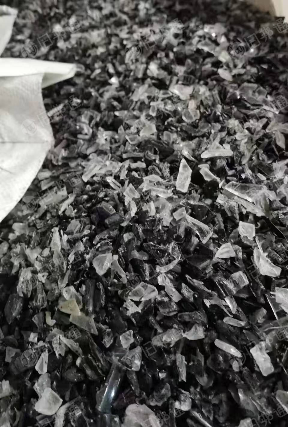 求购PC大灯破碎料，黑白色混合的，没有退镀带涂层的，用作清洗