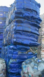 出售蓝桶压块，现货3个包，长期有货