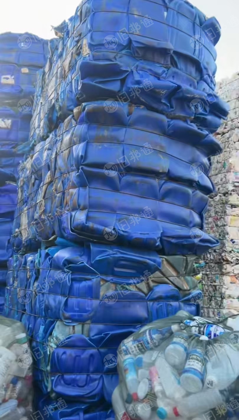 出售蓝桶压块，现货3个包，长期有货