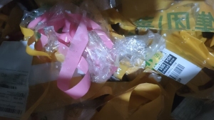 出售泡沫箱撕下来的胶带废料，没有压包，长期有货