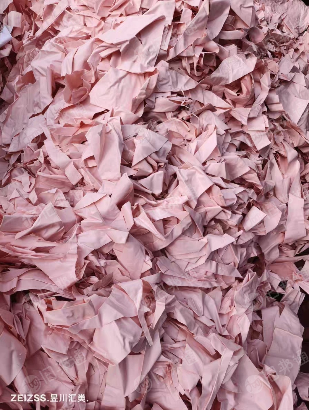 长期出售pvc广告膜废料，pvc玩具膜废料，现货半挂