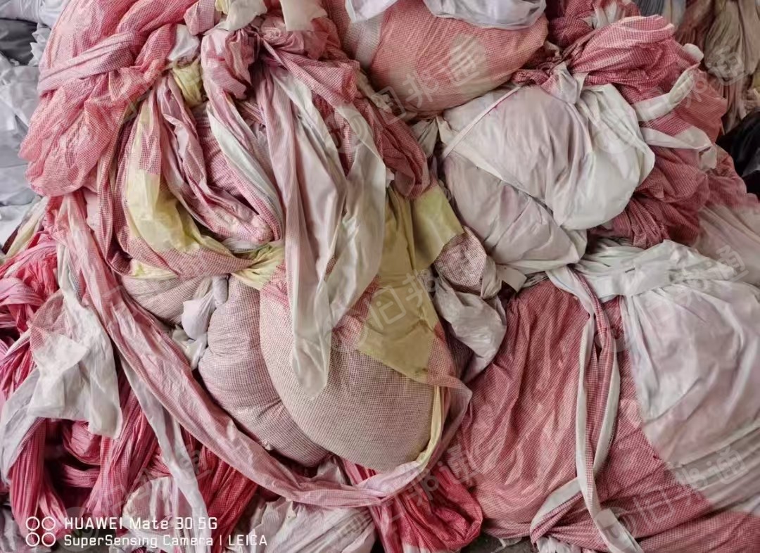 长期出售pvc广告膜废料，pvc玩具膜废料，现货半挂