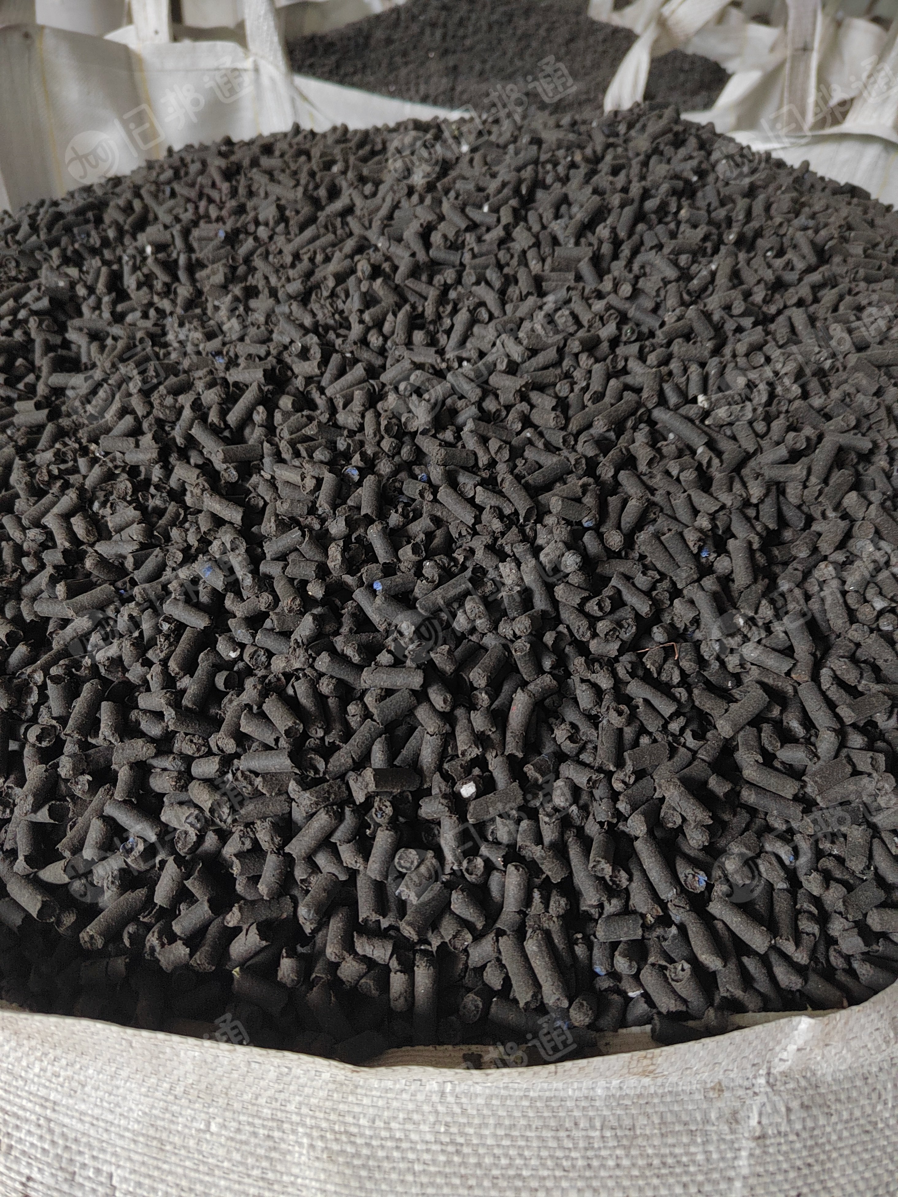 出售黑色果框专用料，现货40吨左右