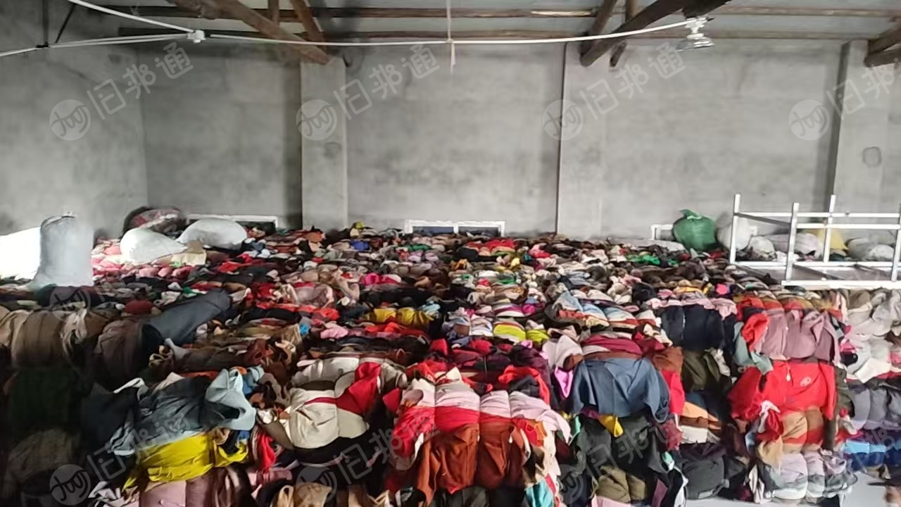 长期出双面呢旧衣服，羊毛废料，含90毛，现货20吨