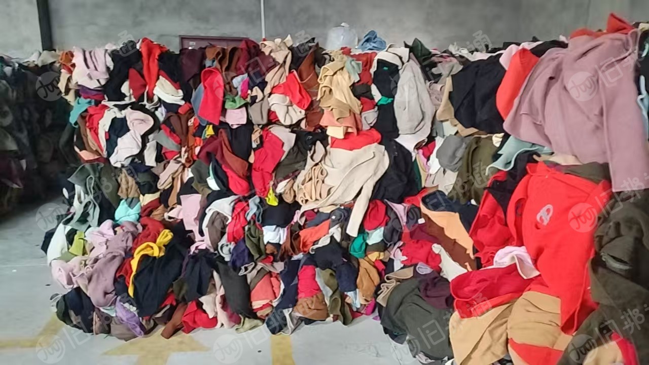 长期出双面呢旧衣服，羊毛废料，含90毛，现货20吨