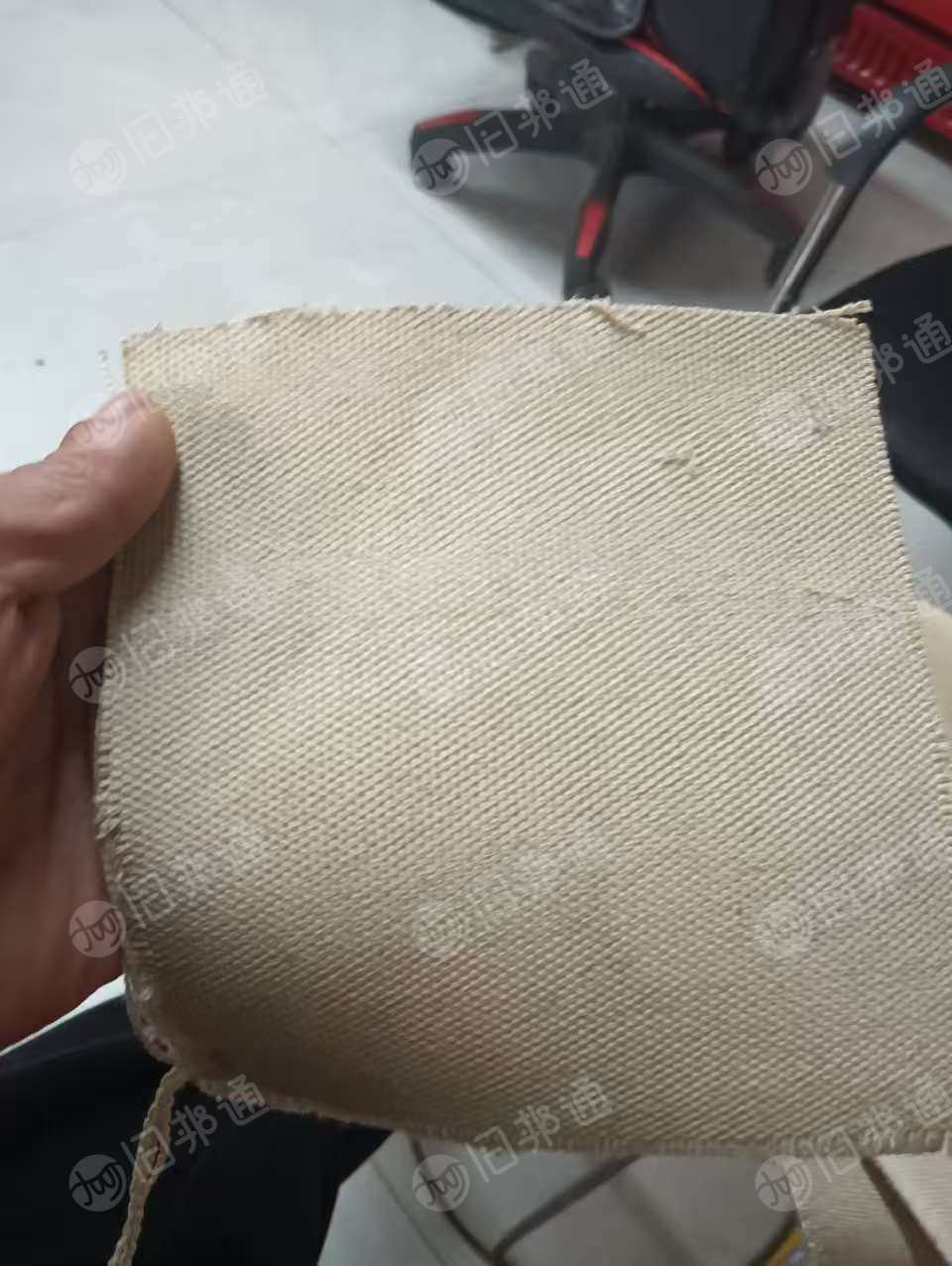 长期出售做地板耐高温材料下来的涤棉废布，废布下脚料，现货有20吨左右，货在江苏张家港