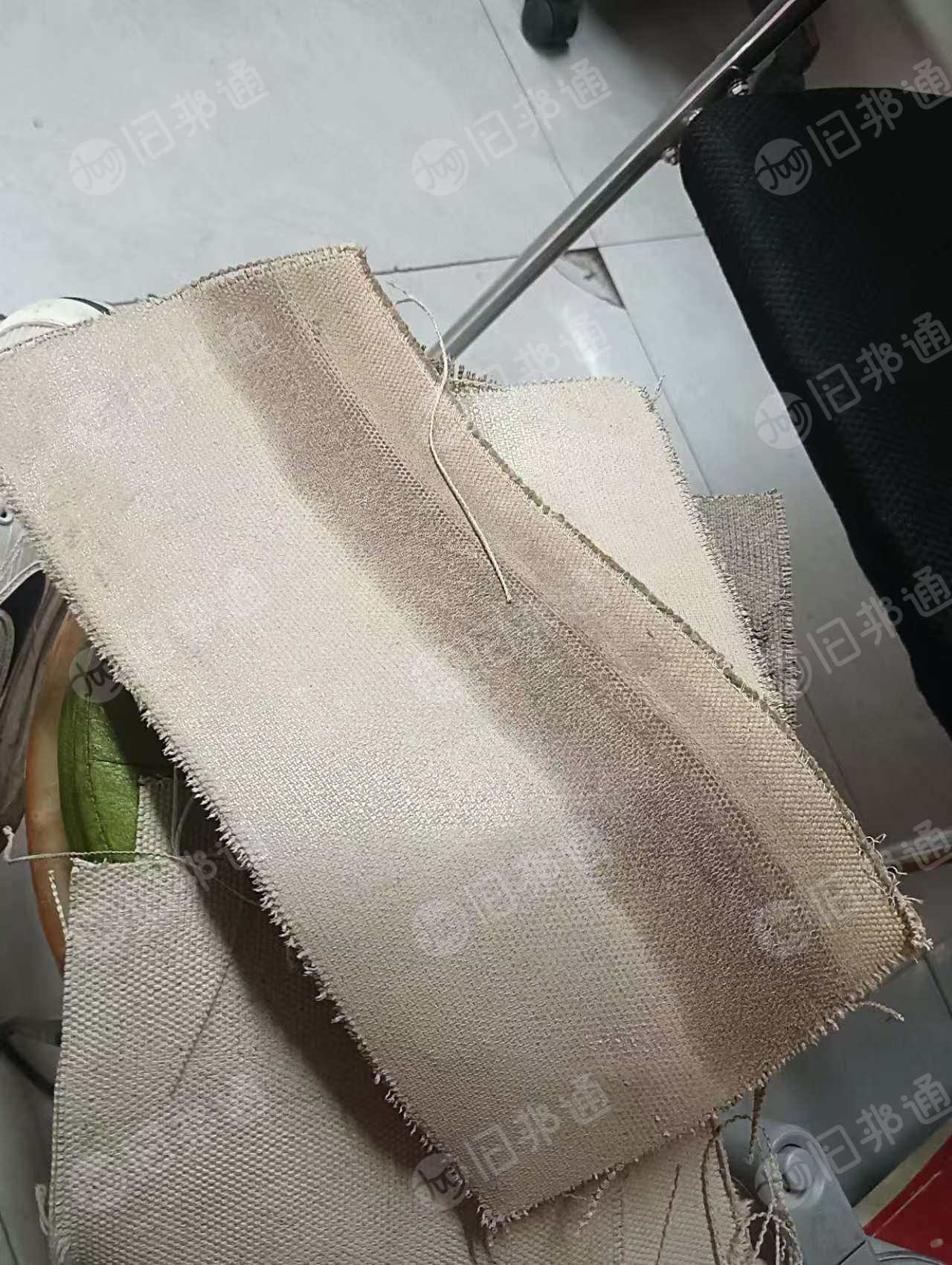 长期出售做地板耐高温材料下来的涤棉废布，废布下脚料，现货有20吨左右，货在江苏张家港