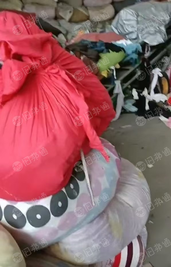 长期出售旧衣服黑料，下脚料，燃烧料，月供150吨，厂在福建三明