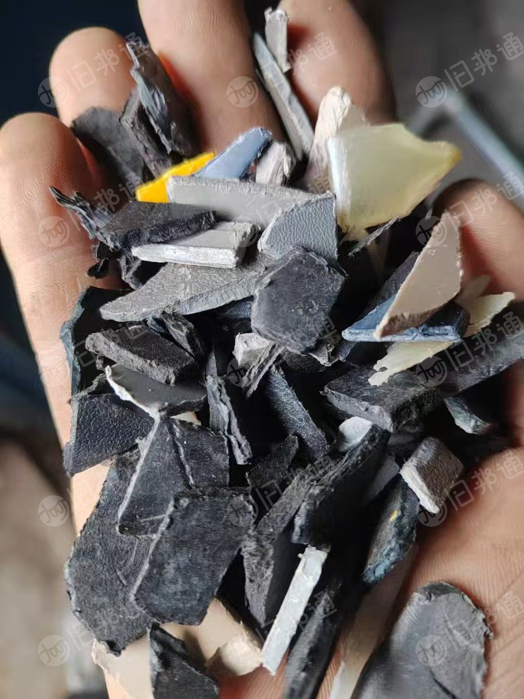 长期出售pp车件内饰混合破碎料，大黑丙破碎料，干粉水洗都有做