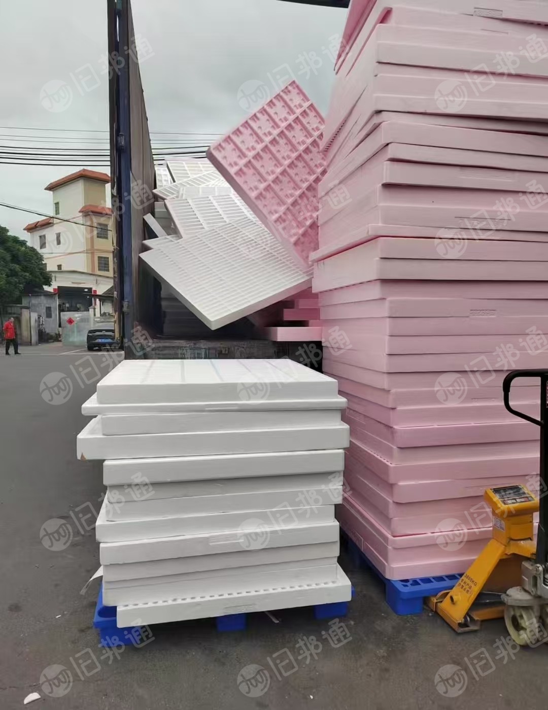 长期出售方块泡沫废料，颜色粉色，黑色，白色等