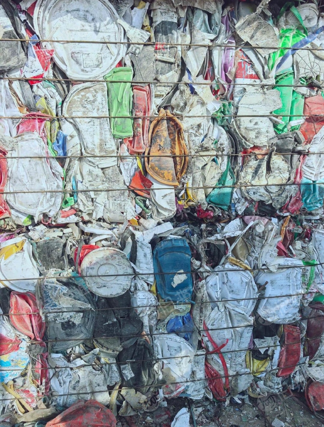 长期出售涂料桶压块