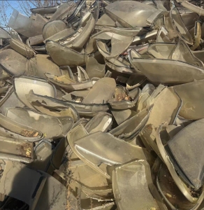 长期出售汽车大灯灯罩，透明pc大灯料，现货20吨左右