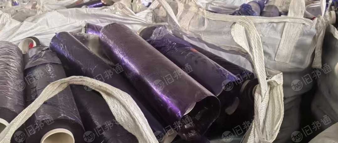 长期出售pet复合pe膜卷膜，不带胶可分离，现货14吨