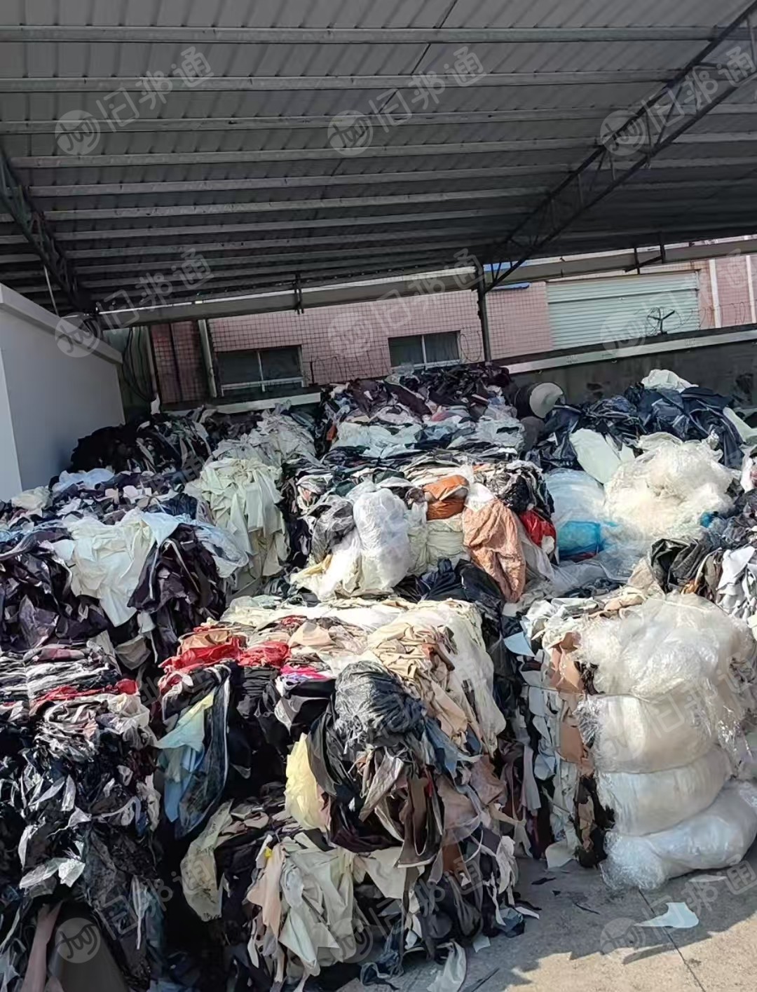 长期出售废膜皮革边角料，可供给电厂水泥厂做燃烧料，现货30吨