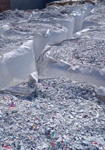 出售PP涂料桶破碎料，白色带字桶破碎料，现货几吨