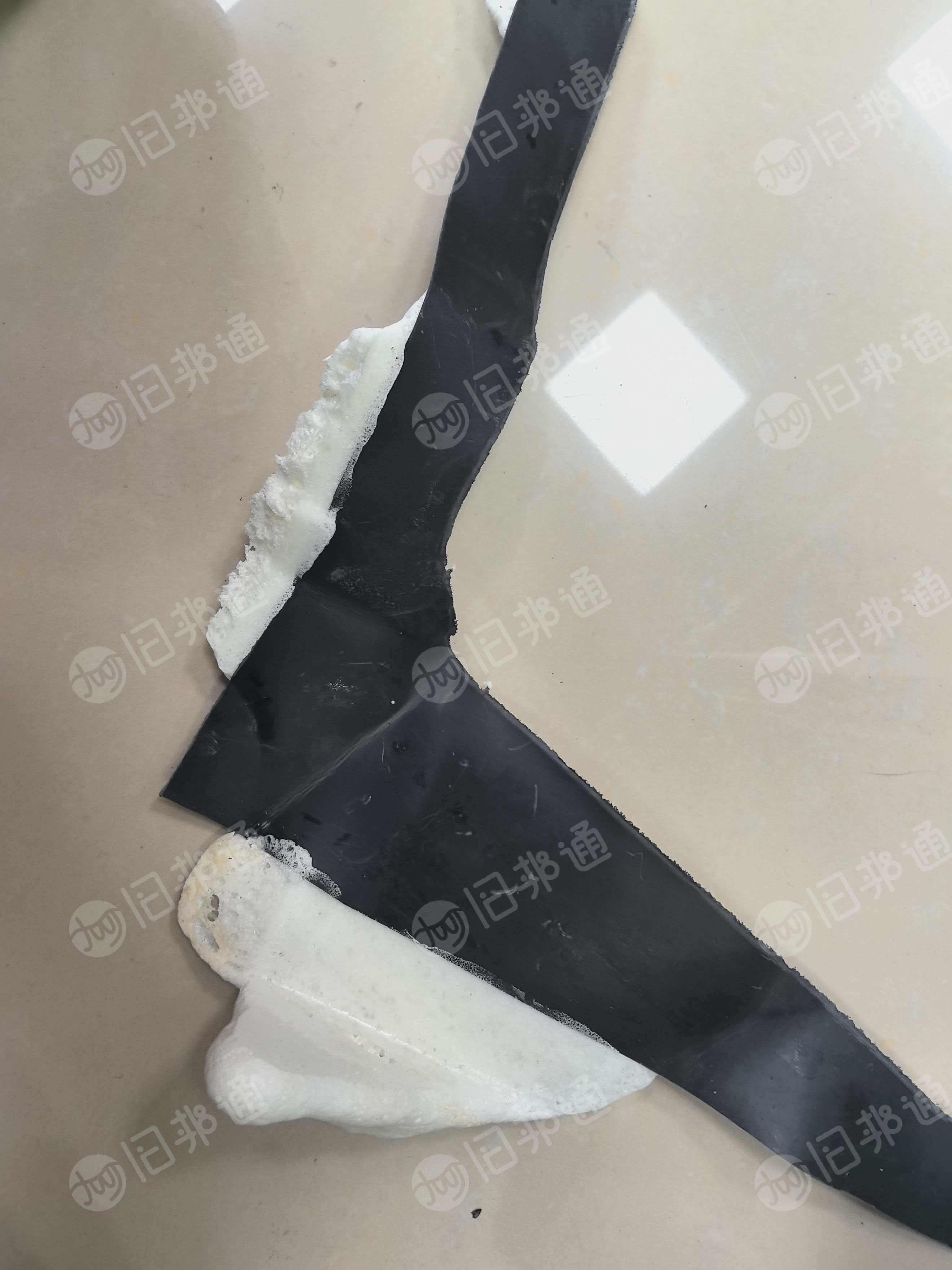 出售EVA废料，汽车脚垫下来的，上面有泡沫没有做分离，月供几十吨