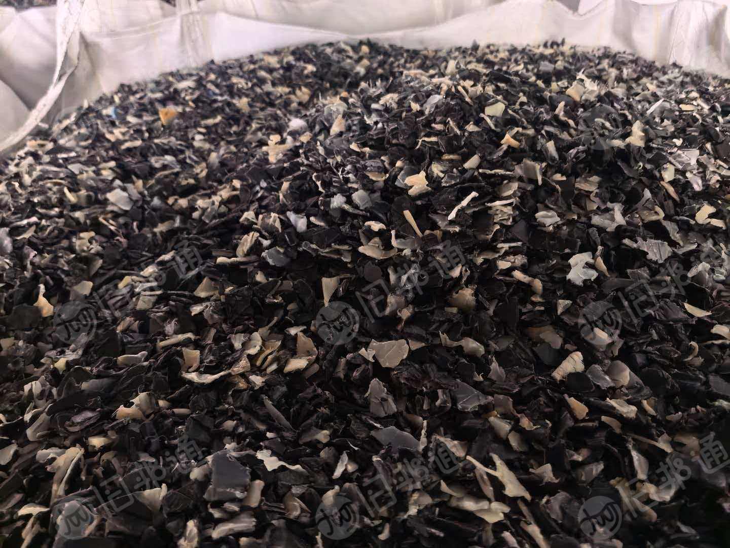 出售油箱破碎料，拆车厂下来的油箱料，水粉全漂料，月供200多吨