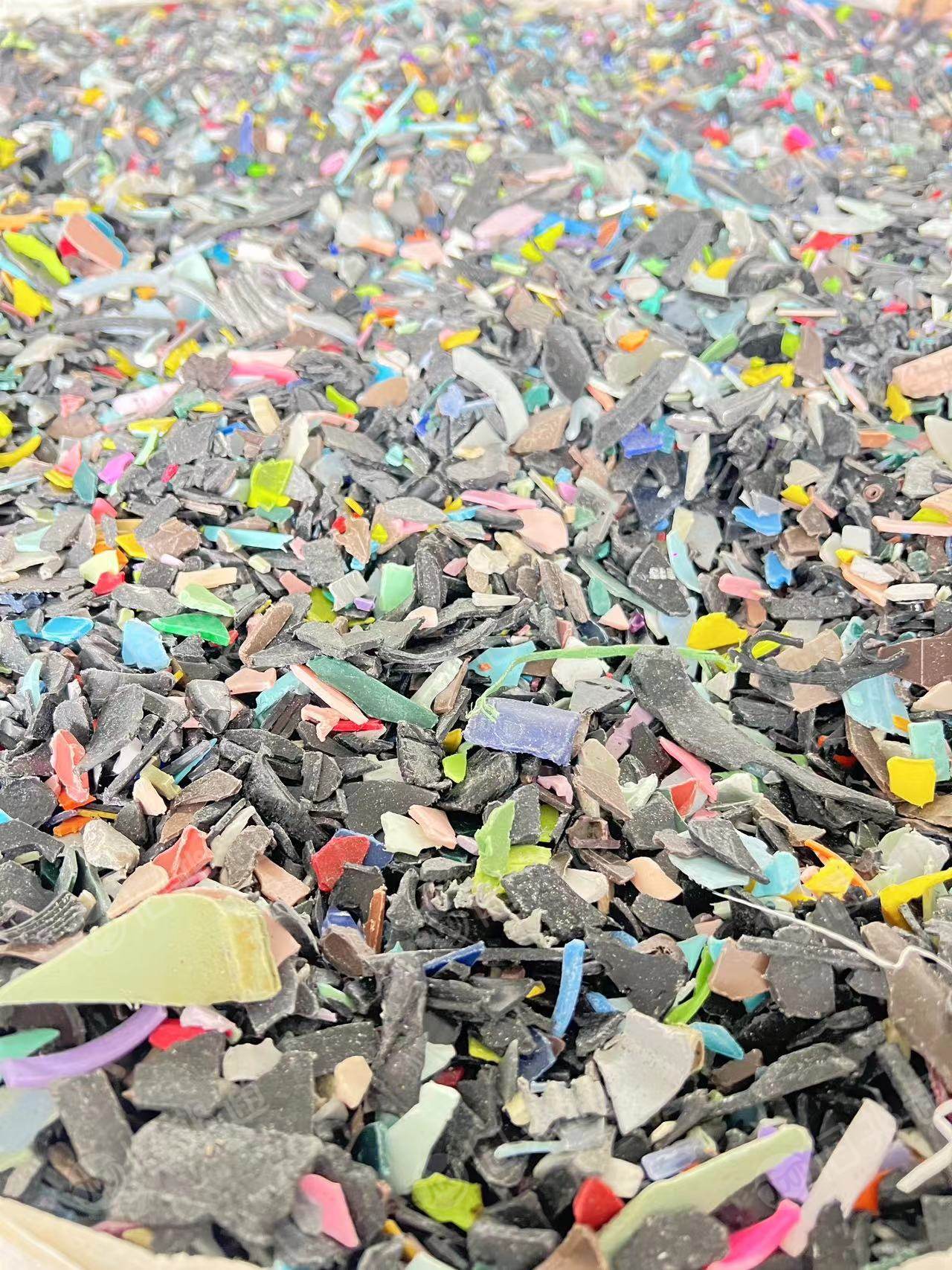 出售PP破碎料，车灯，电饭煲，风扇下来的，现货二十几吨