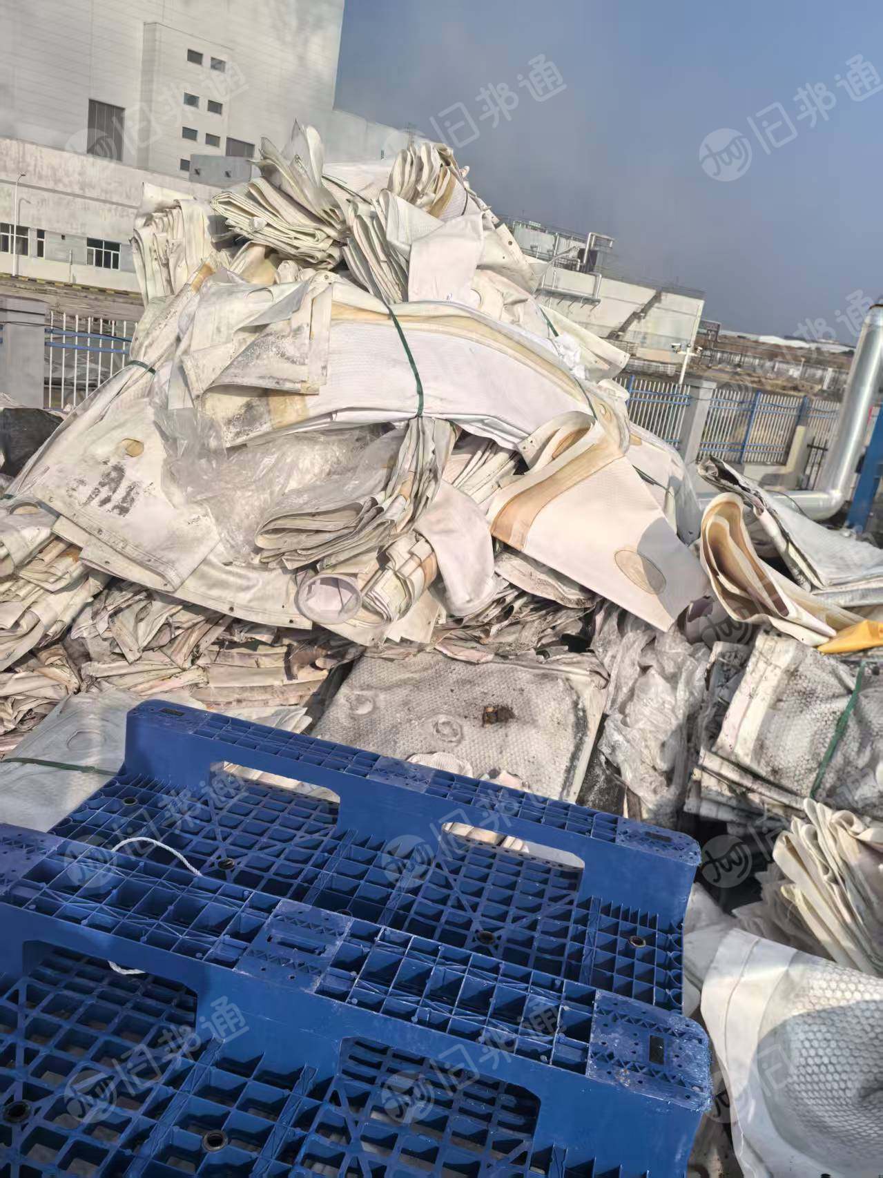 长期出售未清洗的涤纶过滤布，涤纶滤布，上面含铁粉，现货两挂车