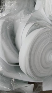 出售丝棉边角料，无胶棉边角料，丝棉下脚料，月供5吨左右，货在上海