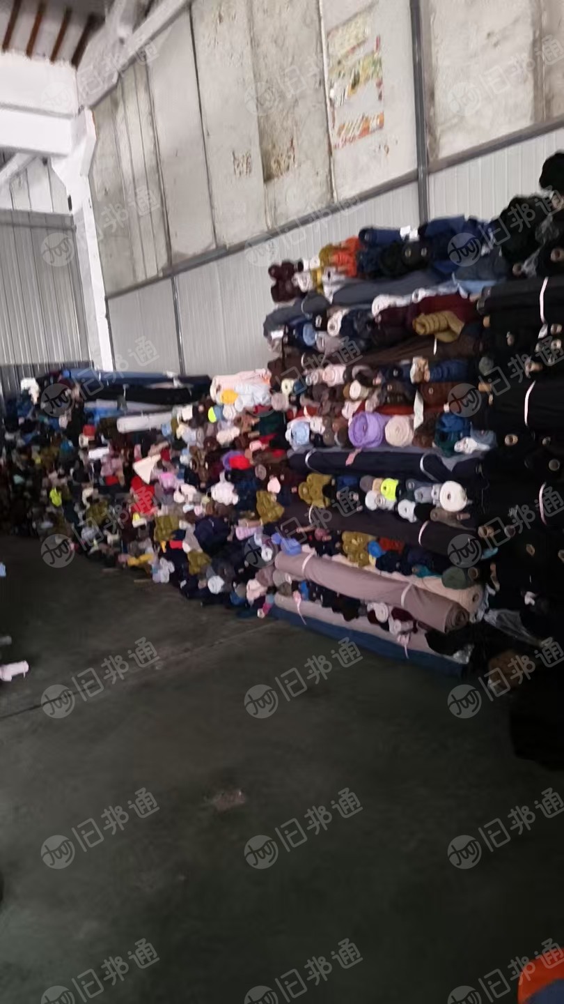 长期出售沙发布，四面弹，春亚纺，T400，黑色裤子料，贴膜雨衣布等各种小卷布