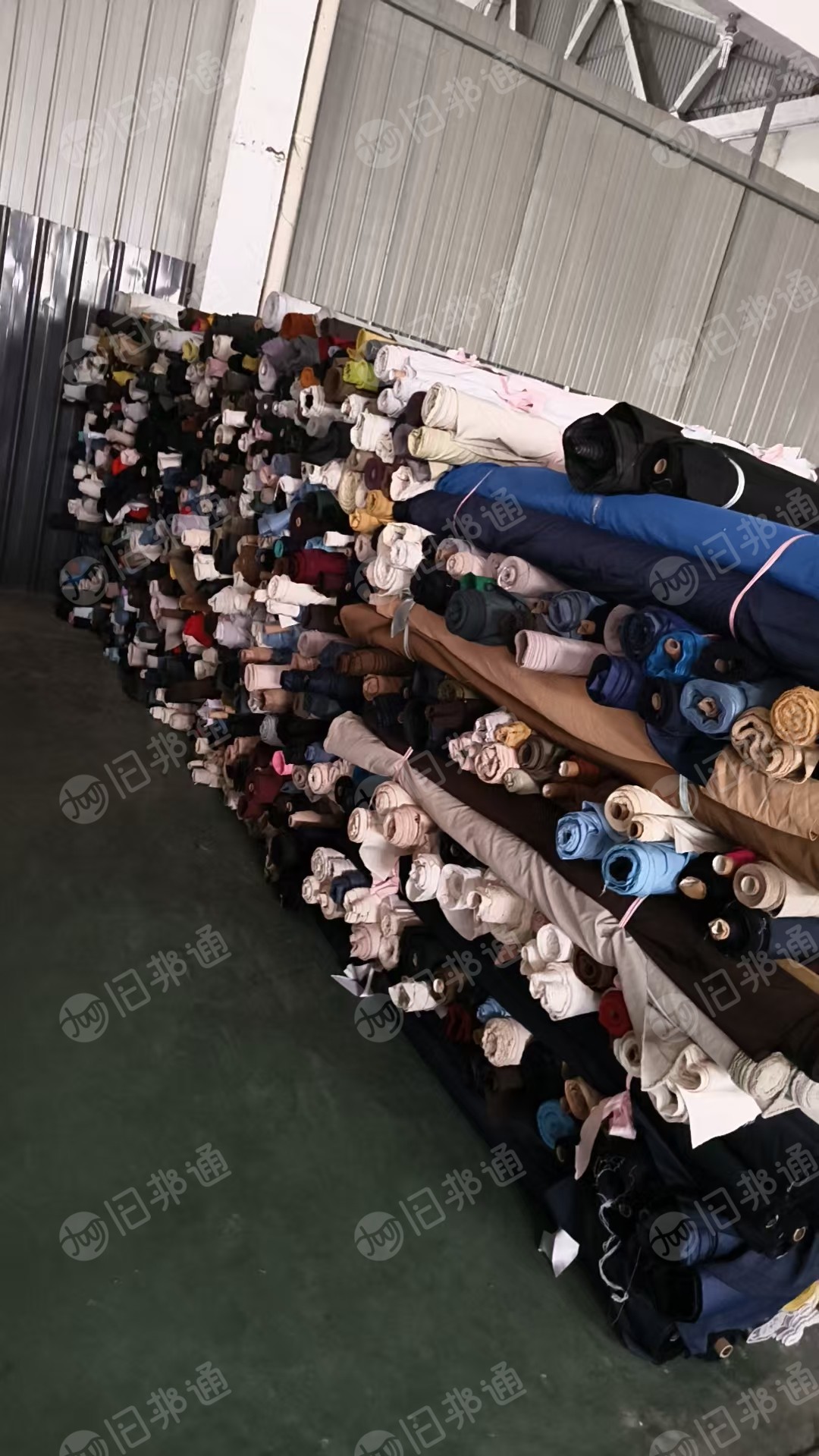 长期出售沙发布，四面弹，春亚纺，T400，黑色裤子料，贴膜雨衣布等各种小卷布