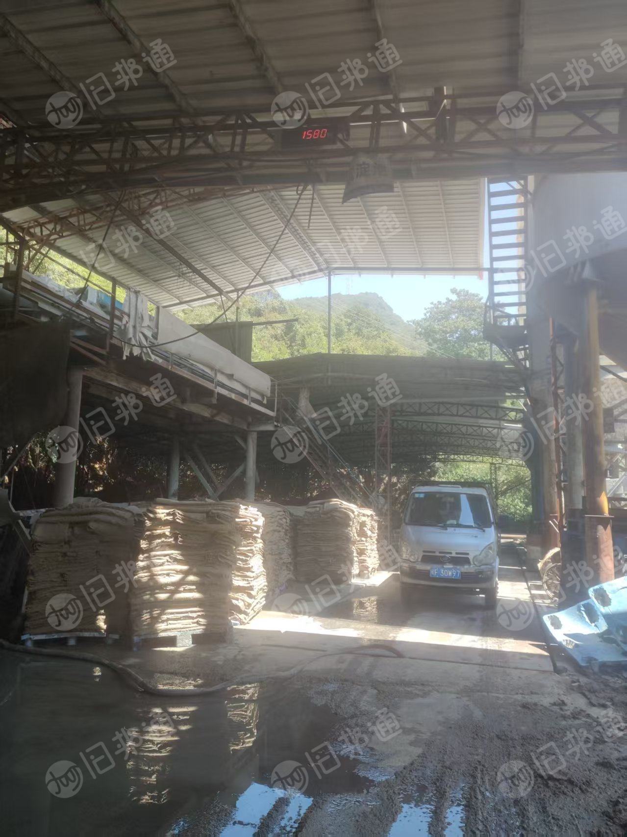 长期出售纸塑袋加工的牛皮纸浆，挤压过水分