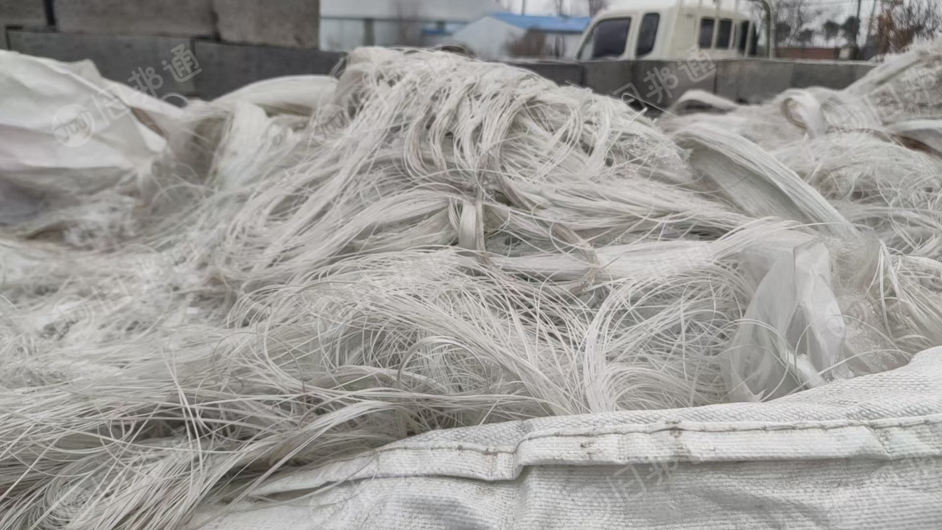 长期处理高碱玻璃纤维废丝，玻璃纤维丝，有生丝和熟丝，厂在山东菏泽