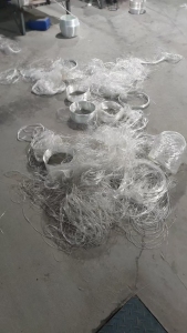 长期处理高碱玻璃纤维废丝，玻璃纤维丝，有生丝和熟丝，厂在山东菏泽