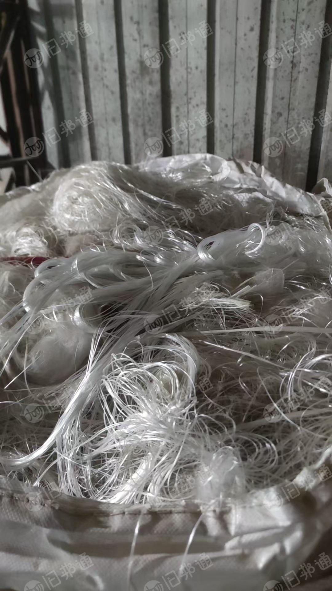长期处理高碱玻璃纤维废丝，玻璃纤维丝，有生丝和熟丝，厂在山东菏泽