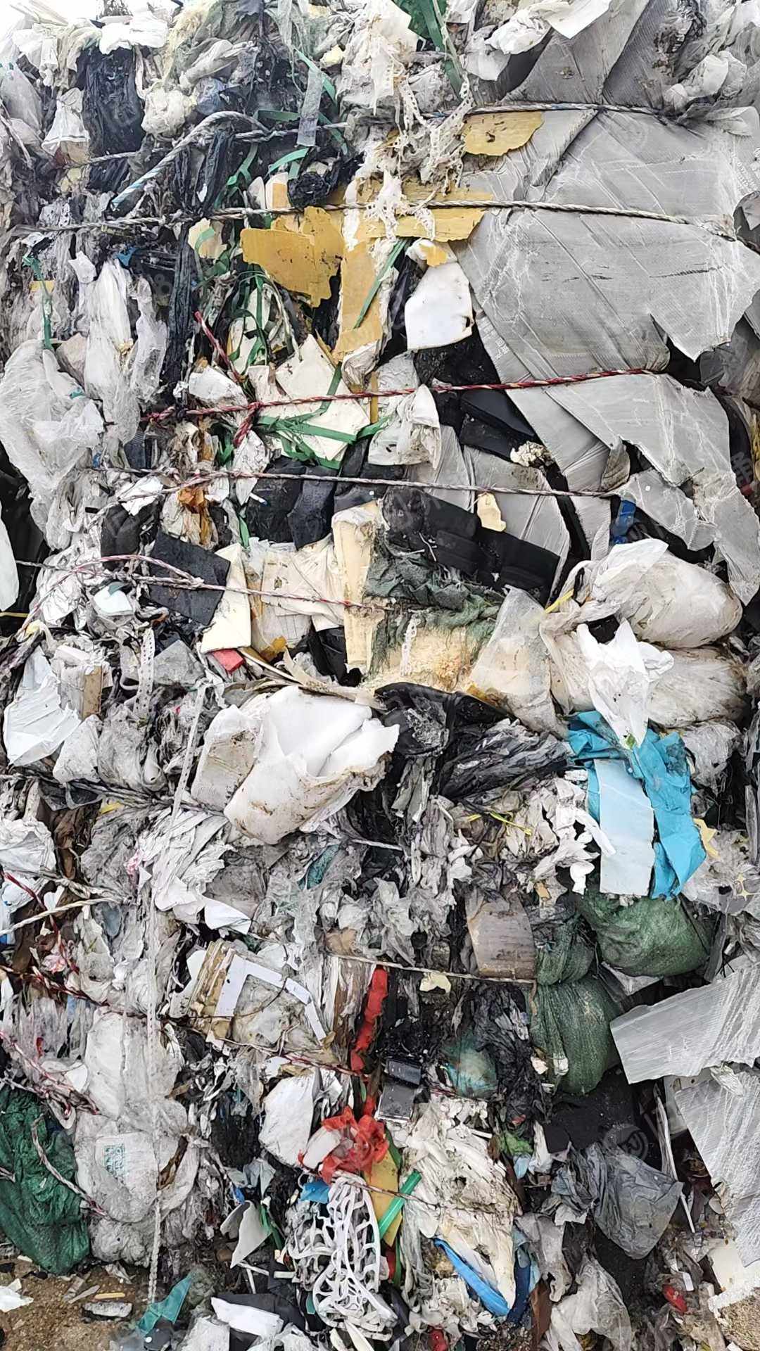 长期出售黑料，下脚料，燃烧料，工业垃圾一天有3车，废纺料月供200-300吨，货在广东东莞