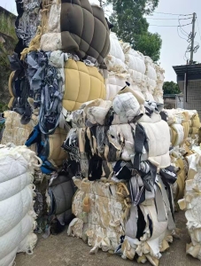 长期出售黑料，废料，下脚料，燃烧料，月供100多吨，厂在福建泉州