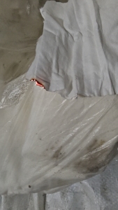 长期出售湿巾边角料可冲散无纺布，湿巾含水20左右，每个月有20吨，货在贵州贵阳