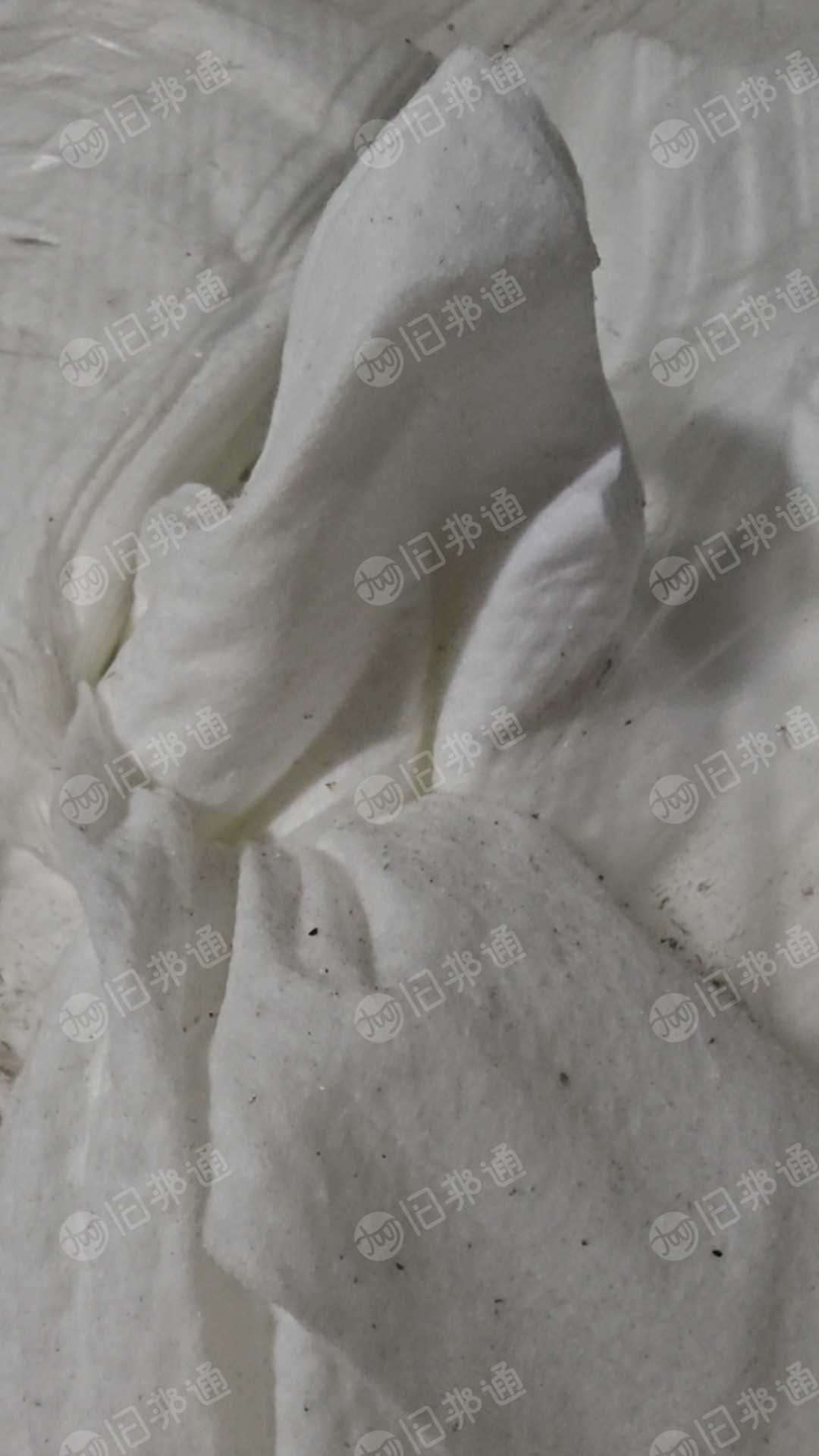 长期出售湿巾边角料可冲散无纺布，湿巾含水20左右，每个月有20吨，货在贵州贵阳