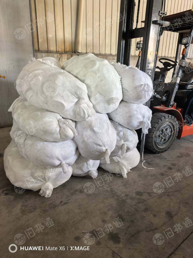 长期大量出售涤纶白色开花料，涤纶废布，现货13米一车