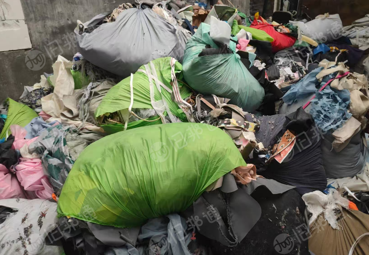 出售废布料，燃烧料，现货四米二一车