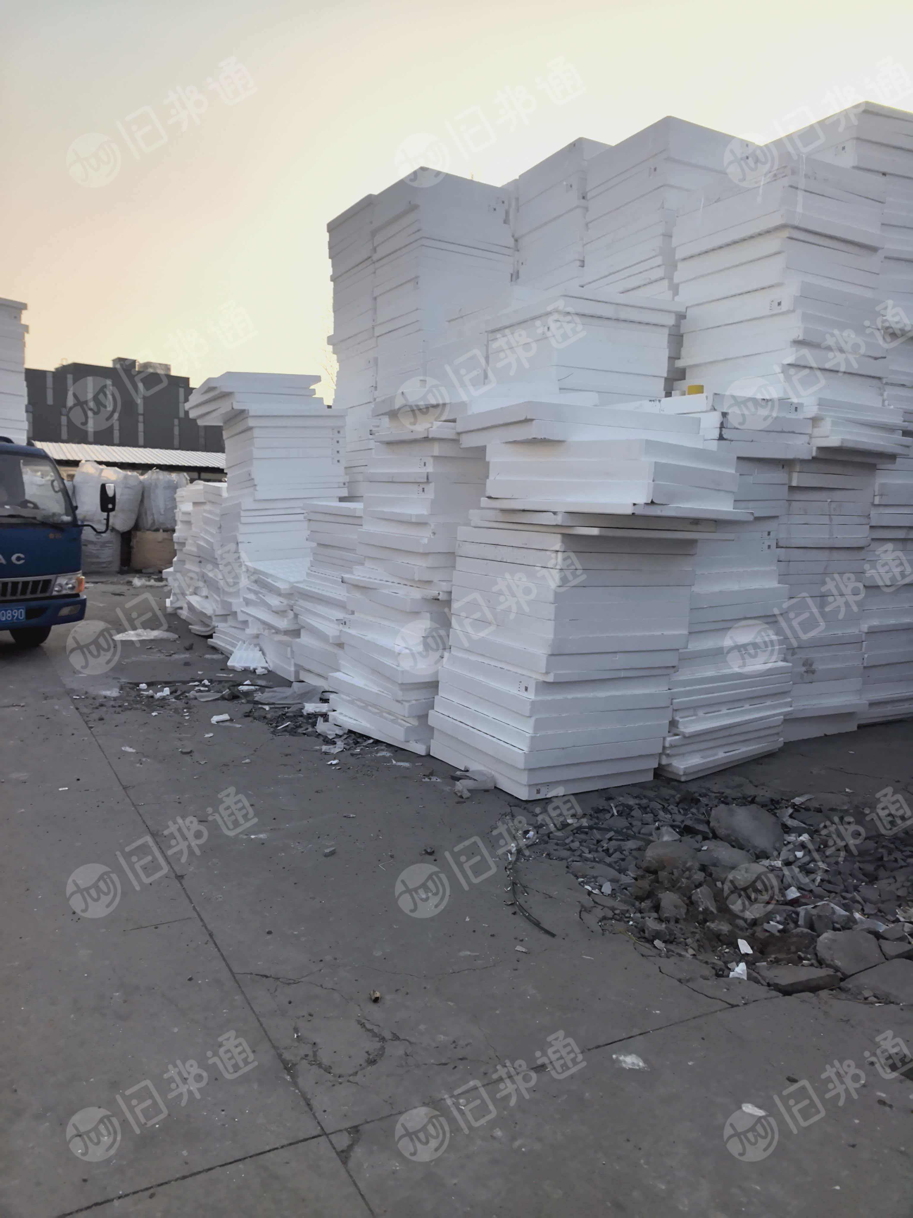 出售EPS泡沫板，灰色一挂车，白色一挂车