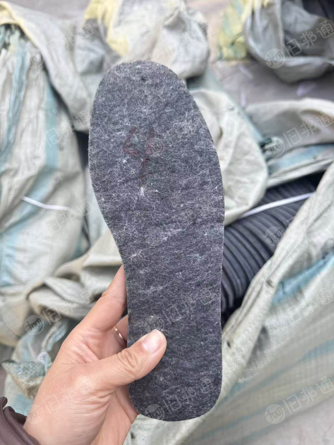 长期回收大块汽车内饰边角料，要求硬一点，厚度半公分多，做鞋垫用